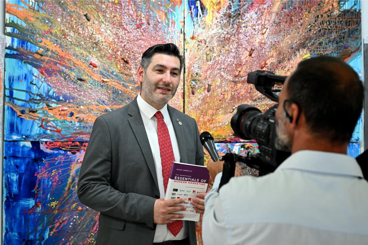 Coordina e presenta Gabriele Carboni